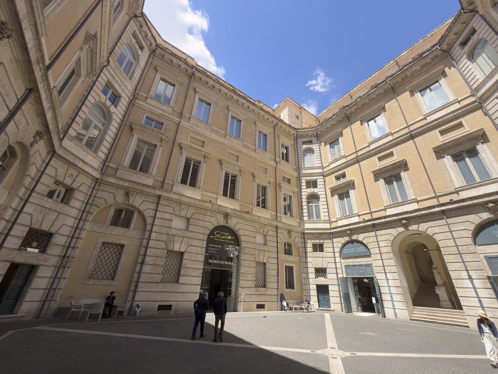Il cortile interno di Palazzo Braschi